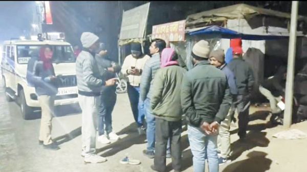 खड़े ट्रक से टकराई बाइक, दो युवकों की मौत