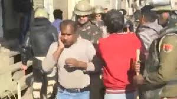 चौमूं मस्जिद मामला: जयपुर में पत्थरबाज़ी के आरोप में कई लोग हिरासत में