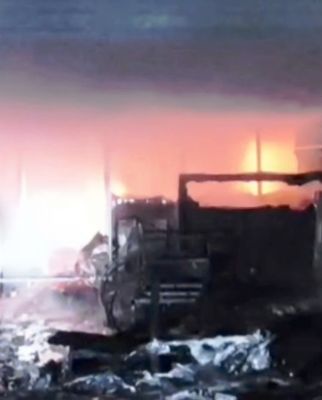 क्लीनिक और गोदाम में लगी आग, सामान जलकर खाक