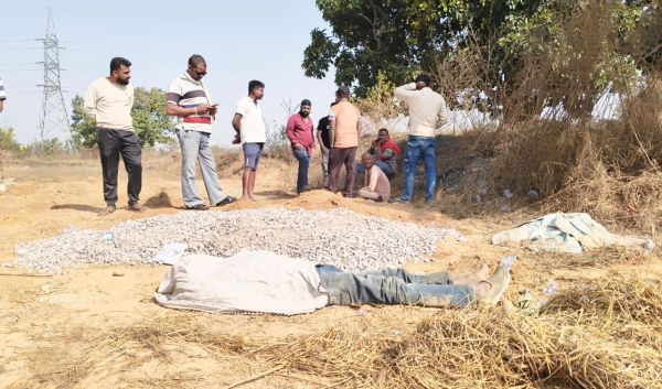 शराब दुकान परिसर में मिली लाश