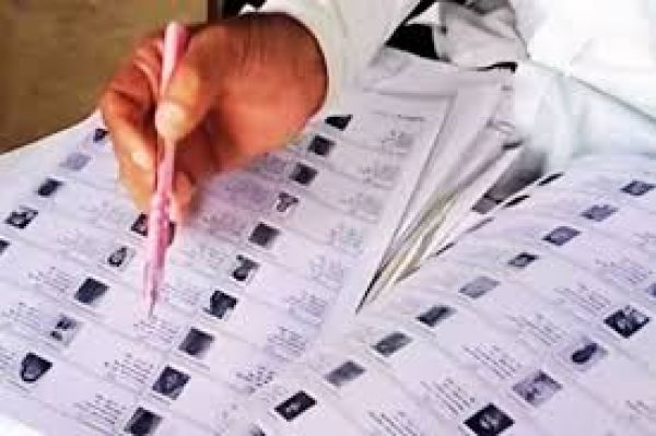 एसआईआर शिविर में बगैर मिलान वाले मतदाताओं ने कहा- उम्मीद है कि हमारे नाम नहीं हटाए जाएंगे