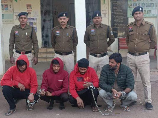 हेरोइन सहित पांच आरोपी चढ़े पुलिस के हत्थे