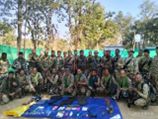 नक्सल डम्प व 5 किलो का बम बरामद