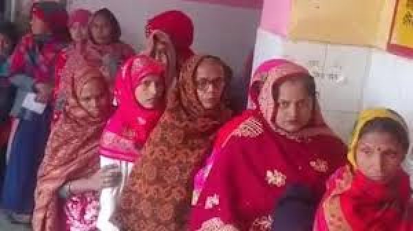 यूपी: तेरहवीं के भोज में रायता खाने के बाद गांव के लोग क्यों लगवाने लगे एंटी-रेबीज़ का टीका?