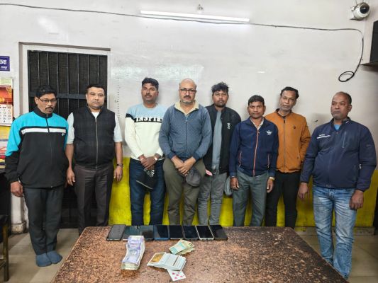 गोंदवारा  मारूति स्टील के पास जुआ खेलते 08 जुआरी गिरफ्तार