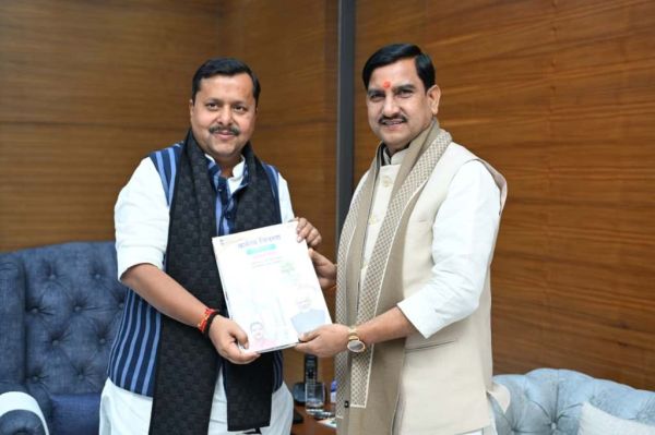 तोखन साहू ने भाजपा राष्ट्रीय कार्यकारी अध्यक्ष नितिन नबीन से की सौजन्य भेंट