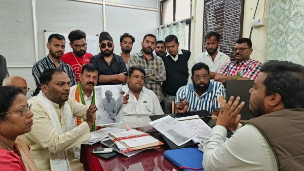 देखें VIDEO : कांग्रेसियों ने किया खाद्य अधिकारी चेम्बर का घेराव