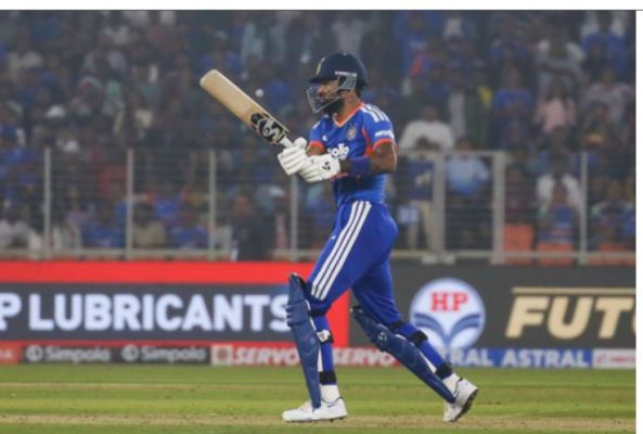 विजय हजारे ट्रॉफी: हार्दिक पांड्या का राजकोट में आया तूफान, लगातार 5 छक्के और 1 चौका लगाकर शतक पूरा किया