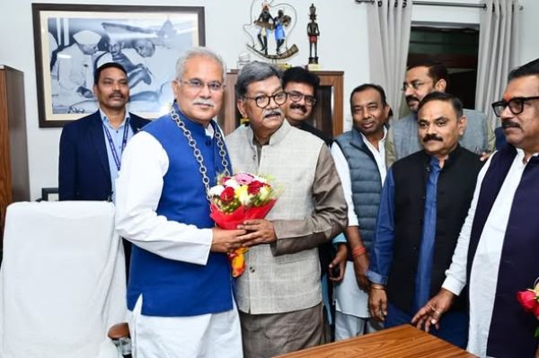 चैतन्य की रिहाई से कांग्रेस में जश्न, भूपेश-महंत साथ रहे