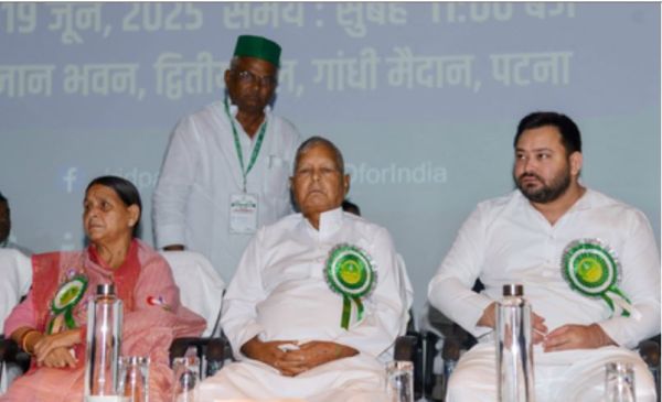 आईआरसीटीसी घोटाला मामला: लालू यादव की याचिका पर दिल्ली हाईकोर्ट ने सीबीआई को नोटिस जारी किया