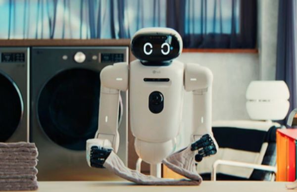 सीईएस 2026: एलजी ने पेश किया नया होम रोबोट 'क्लोइड', घरेलू कामों में करेगा मदद 