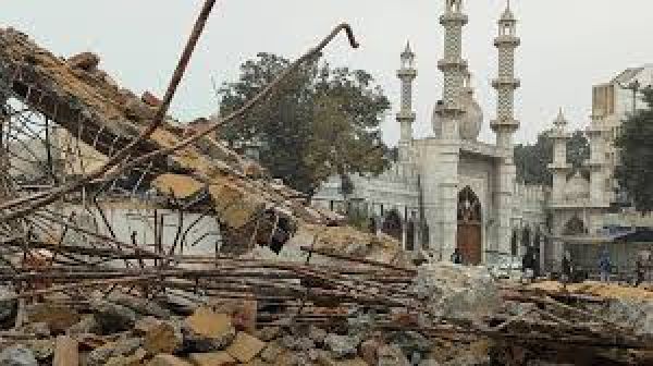 दिल्ली: तुर्कमान गेट स्थित मस्जिद के पास अतिक्रमण हटाने का पूरा मामला क्या है?