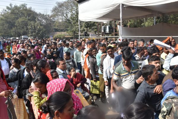 जनदर्शन में अपार भीड़ 