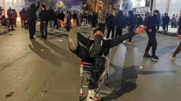 ईरान में लगातार विरोध प्रदर्शन पर शाह पहलवी के बेटे ने ट्रंप और यूरोप के नेताओं से की अपील