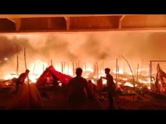 गंगासागर मेला स्थल पर लगी आग में कई अस्थायी संरचनाएं नष्ट हुईं