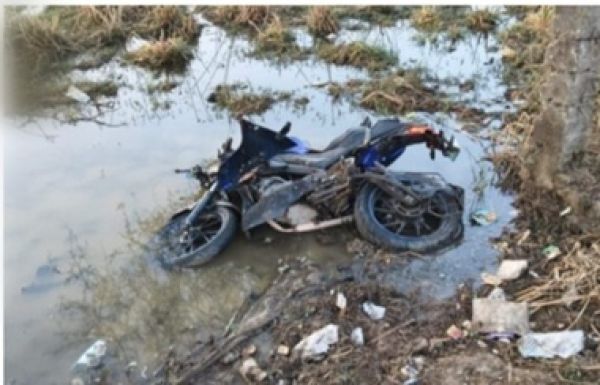सौ की स्पीड में स्टंट, ठेले से टकराकर नाबालिग नाले में गिरा, मौत