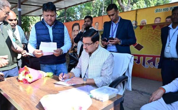 जनदर्शन में केंद्रीय राज्य मंत्री साहू ने सुनीं नागरिकों की समस्याएं