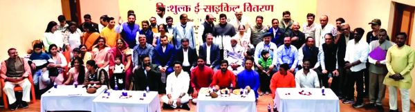 दिव्यांगजनों को अल्टियस के सहयोग से सक्षम ने बांटे मोटराइज्ड व्हीलचेयर