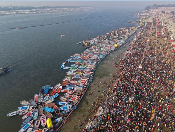 उप्र : एकादशी पर नौ लाख से अधिक श्रद्धालुओं ने गंगा में डुबकी लगाई