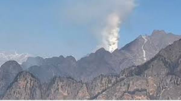 उत्तराखंड: नंदा देवी क्षेत्र में आग, प्रशासन ने कहा- फूलों की घाटी और हेमकुंड साहिब सुरक्षित