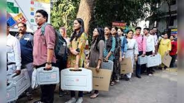 महाराष्ट्र निकाय चुनावों के लिए मतदान शुरू, मुंबई पर सबकी निगाहें