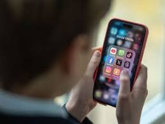 ऑस्ट्रेलिया: सोशल मीडिया पर नाबालिगों की एंट्री बंद, हटाए गए 47 लाख अकाउंट