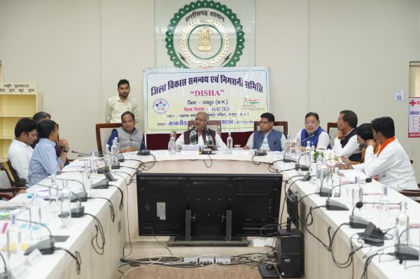 दिशा बैठक में सांसद की दो टूक—विकास कागज़ों में नहीं, ज़मीन पर दिखना चाहिए