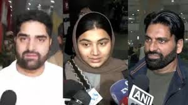 ईरान से भारत लौटे नागरिकों ने वहां के हालात के बारे में क्या कुछ बताया