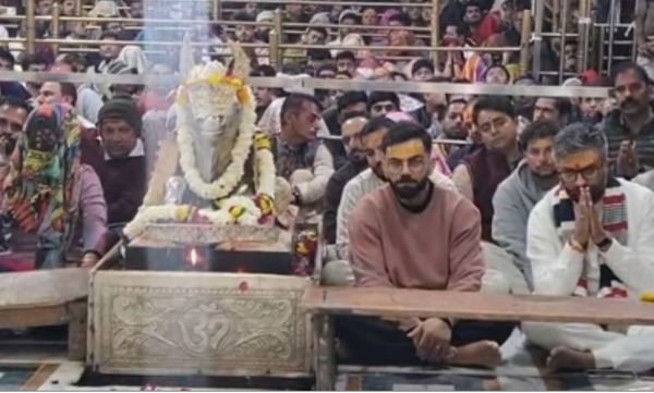 विराट कोहली और कुलदीप यादव भगवान महाकाल के दरबार में पहुंचे, भस्म आरती में शामिल हुए 