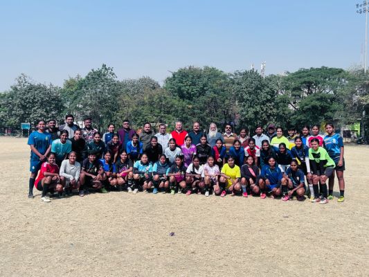 पूर्वी क्षेत्र विवि महिला फुटबॉल के लिए रविवि टीम चयनित 