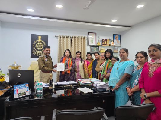 भाजपा महिला मोर्चा ने विधायक बरैया एफआईआर दर्ज करने ज्ञापन