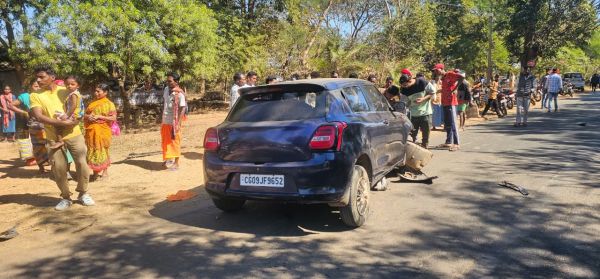 कार-बाइक में भिड़ंत, 3 युवक घायल