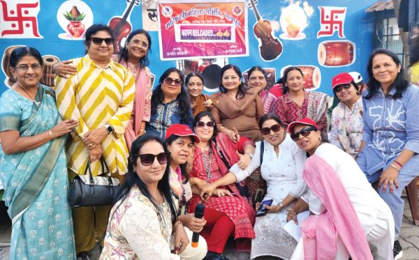 बचपन की स्मृतियां हुईं फिर से जीवंत और सामूहिक आनंद से आई सकारात्मक ऊर्जा