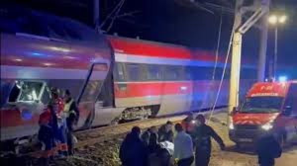 स्पेन में हाई-स्पीड ट्रेनों की टक्कर में कम से कम 21 की मौत