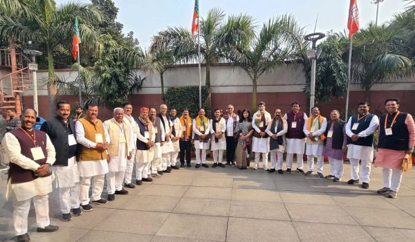 बृजमोहन के घर डिनर में  सीएम-मंत्री..