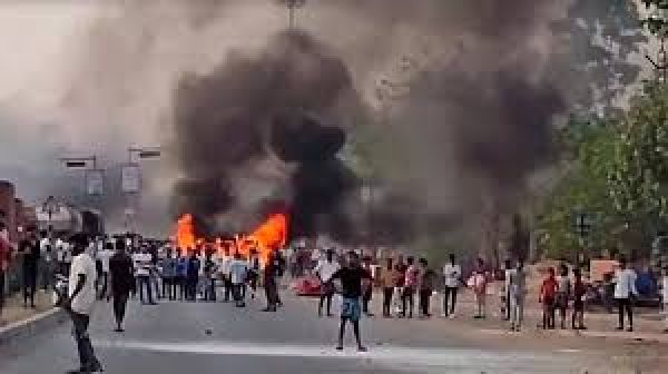 बांग्लादेश में हथियार लूटे जाने के कारण चुनावी हिंसा की आशंका बढ़ गई है : विशेषज्ञ