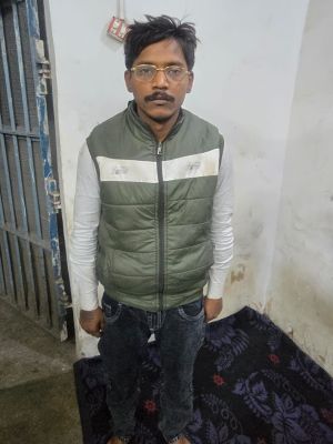 डाक्टर का फोन चुरा यूपीआई से 2.44 लाख निकालने वाला शातिर चोर गिरफ्तार 