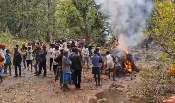 छत्तीसगढ़-झारखंड बस हादसा: 10 लोगों का बलरामपुर में अंतिम संस्कार