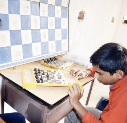 आंखों में रोशनी नहीं, पर सपनों की उड़ान असीम...