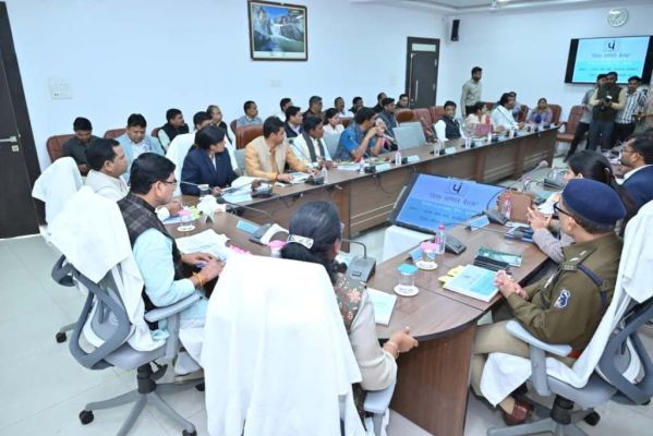 कुपोषण दर घटाने, शिक्षा का स्तर सुधारने पर दिशा बैठक में केंद्रीय राज्यमंत्री साहू ने दिए निर्देश