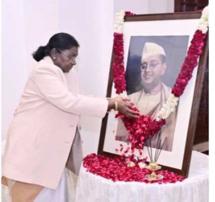 राष्ट्रपति मुर्मू ने नेताजी सुभाष चंद्र बोस को दी श्रद्धांजलि, अतुलनीय योगदान को किया याद 