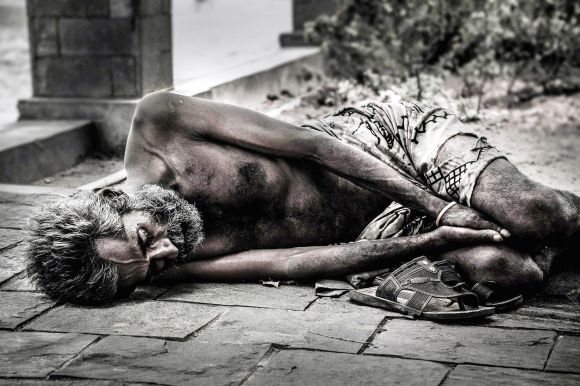 ‘छत्तीसगढ़’ का  संपादकीय : सबसे गरीब के सबसे करीब रहने की जरूरत