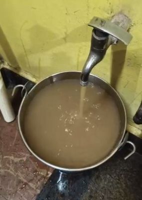 देखें VIDEO : कोटा में नल से गंदा पानी..