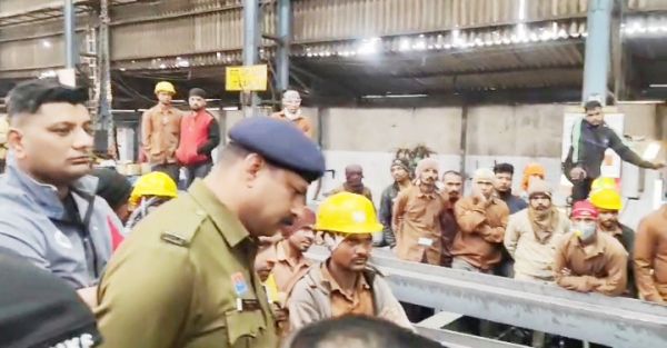 क्रेन ऑपरेट करते समय लोहा गिरने से मजदूर की मौत