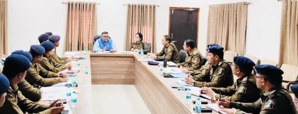 रायपुर ग्रामीण पुलिस जिले के अफसरों की बैठक ली आईजी ने 