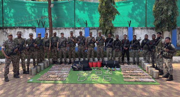 16 प्रेशर बम और नक्सल डम्प बरामद