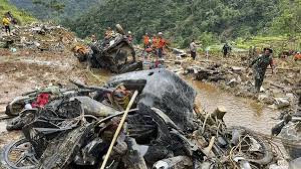 इंडोनेशिया के जावा द्वीप पर भूस्खलन से आठ लोगों की मौत, 80 से अधिक लोग लापता