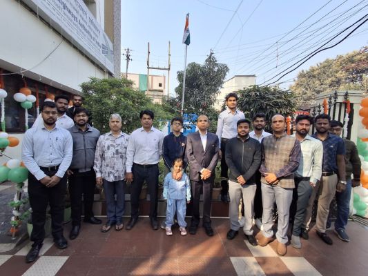 एनएचएआई दफ्तर में फहराया तिरंगा