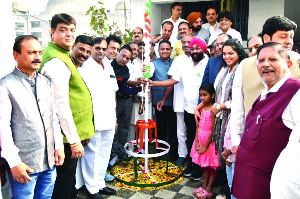 भारत माता एवं राष्ट्रपिता की पूजा और माल्यार्पण से छत्तीसगढ़ चेंबर ने मनाया 77वां गणतंत्र दिवस