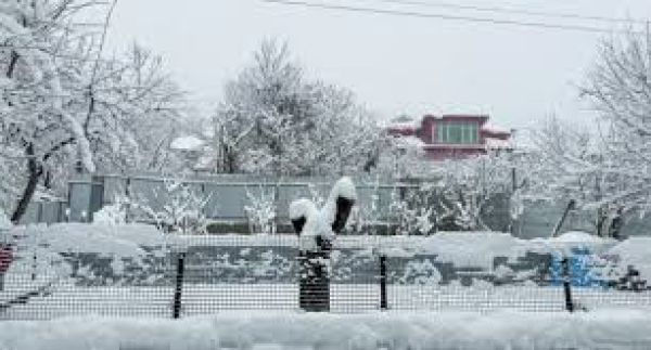 ताज़ा बर्फ़बारी में जम्मू कश्मीर से लेकर उत्तराखंड तक भारी बर्फ़बारी